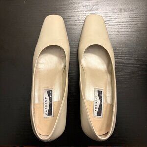 Caressa Women's Pumps - 8.5